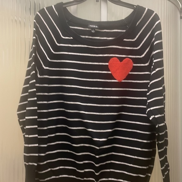 Torrid Heart Sweater size 1 - Picture 2 of 6